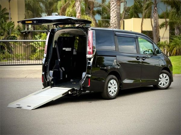 2019 Toyota Noah Van ZRR80 Welcab