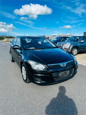 2011 HYUNDAI i30 5D HATCHBACK FD MY11 SX 1.6 CRDi image