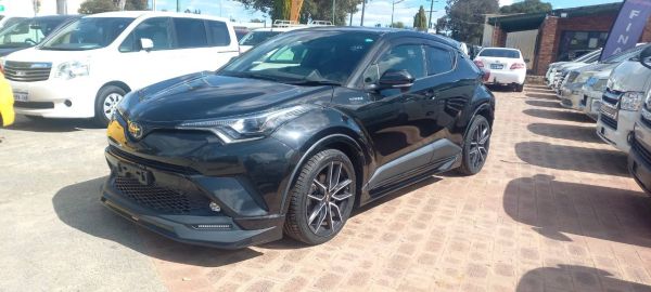 2019 Toyota C-HR ZYX10 Hyrbrid  low km auto image