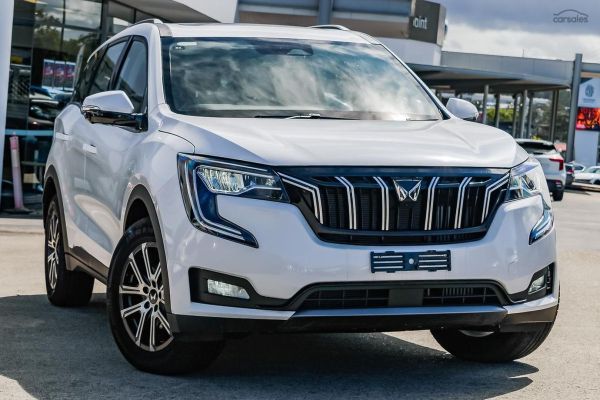 2025 Mahindra XUV700  AX7L image