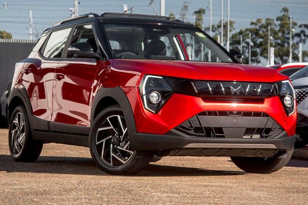 2025 Mahindra XUV3XO AX7L Auto image