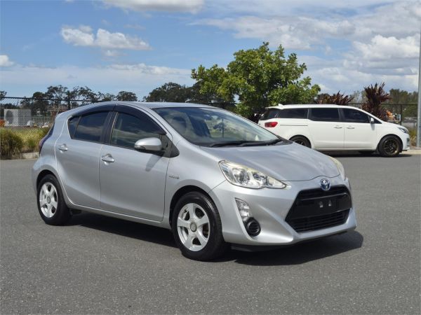 2015 Toyota Aqua Hatchback NHP10 S image
