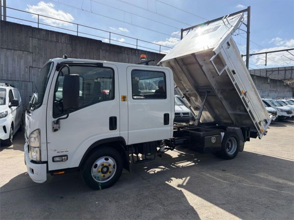 2017 Isuzu N Series Cab Chassis NNR 45-150 image