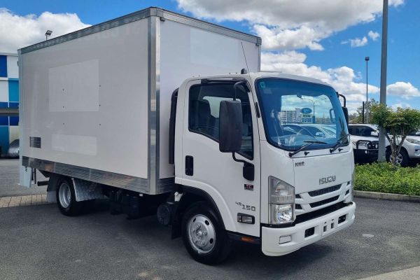2021 Isuzu N Series NNR 45-150 Vanpack MWB image