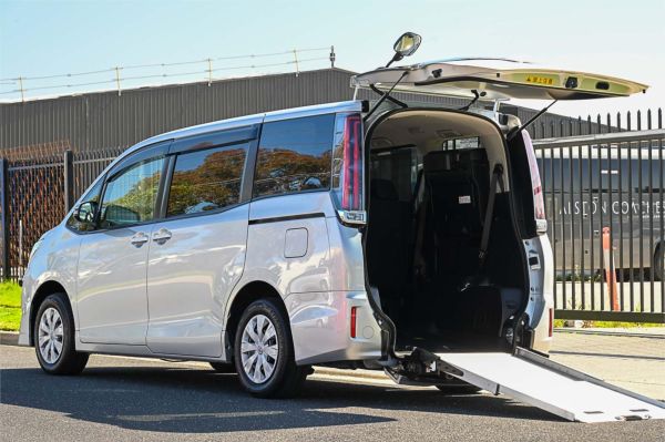 2018 Toyota Noah Van ZRR80 G image