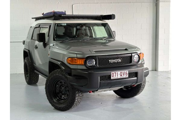 2012 Toyota FJ Cruiser GSJ15R image