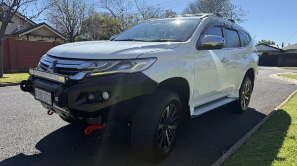 2015 Mitsubishi Pajero Sport QE GLS (4x4) Vanilla 8 Speed Automatic Wagon image