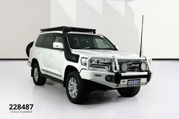 2019 Toyota Landcruiser VDJ200R Sahara image