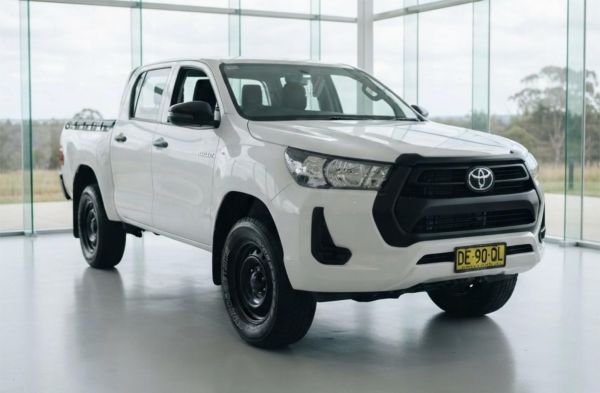 2022 TOYOTA HILUX DOUBLE CAB P/UP GUN135R WORKMATE HI-RIDER (4x2) image