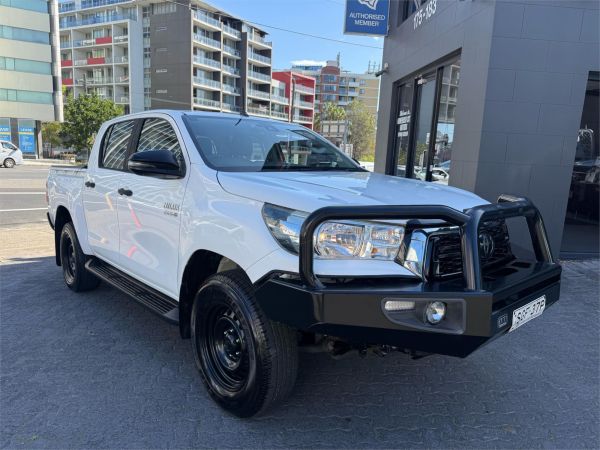 2019 TOYOTA HILUX DOUBLE CAB P/UP GUN126R MY19 SR (4x4) image