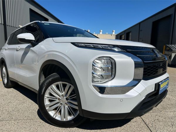 2023 Mitsubishi Outlander ZM ES image