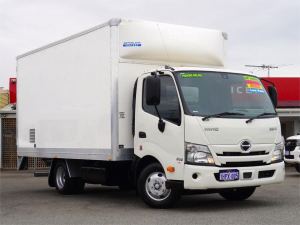 2022 Hino 300 Series  617 Wide image