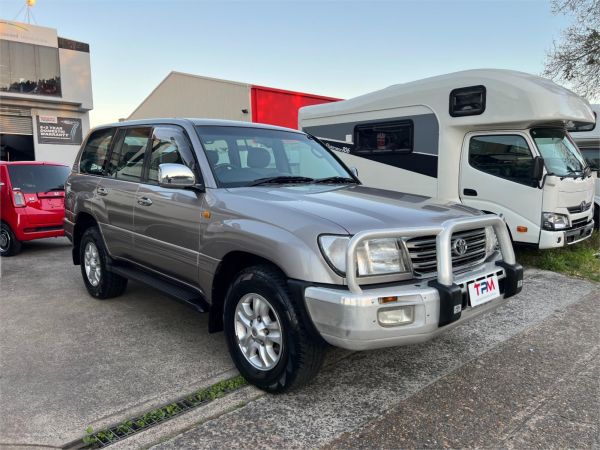 2003 Toyota Landcruiser Wagon UZJ100R Sahara image
