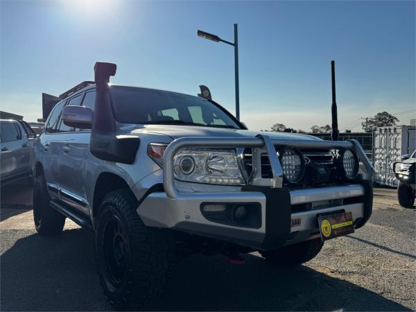 2014 TOYOTA LANDCRUISER 4D WAGON VDJ200R MY13 SAHARA (4x4) image