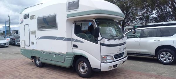 2004 Toyota Camroad People Mover image