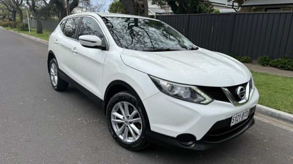 2017 Nissan Qashqai J11 MY18 ST Vanilla White Continuous Variable Wagon image