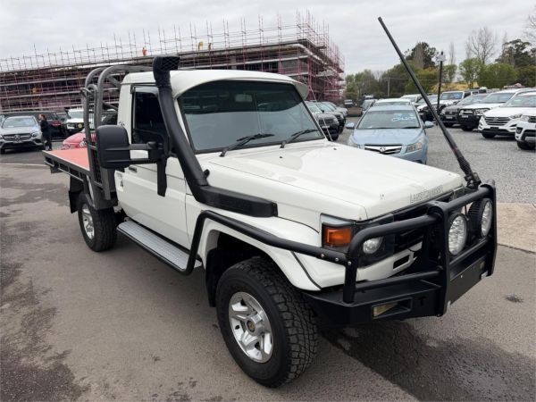2006 Toyota Landcruiser Cab Chassis HDJ79R image