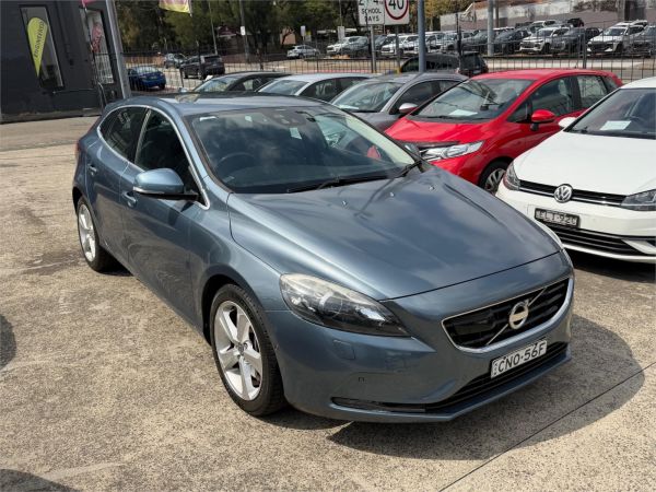 2013 VOLVO V40 5D HATCHBACK M T4 LUXURY image