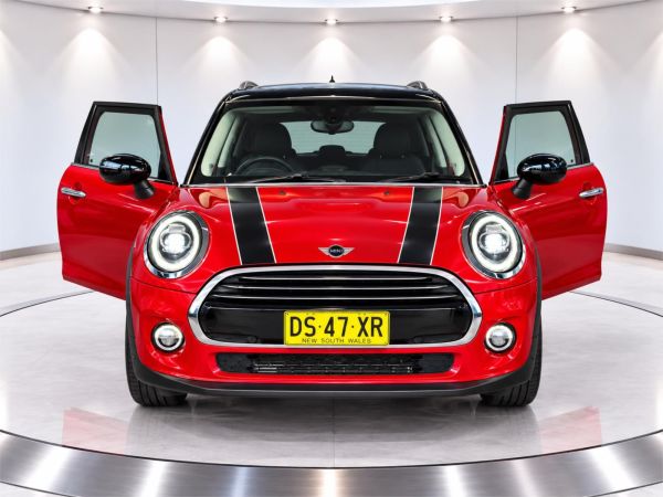 2020 MINI Cooper F55 LCI COOPER CLASSIC image