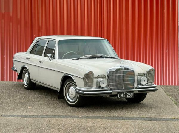 1967 Mercedes-Benz 250 S White 3 Speed Automatic Sedan