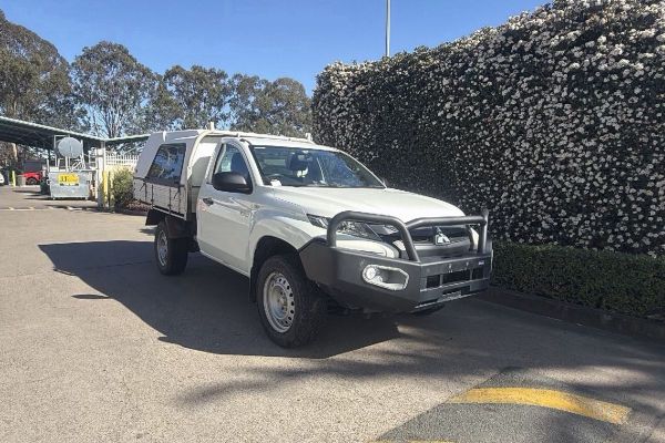 2022 Mitsubishi Triton GLX MR 4X4 image