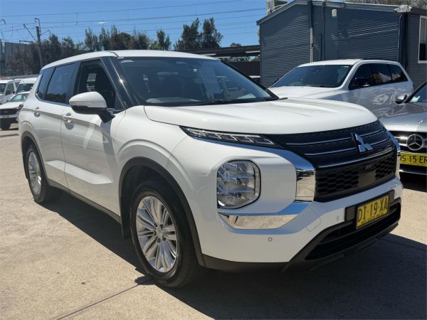 2023 Mitsubishi Outlander ZM ES image