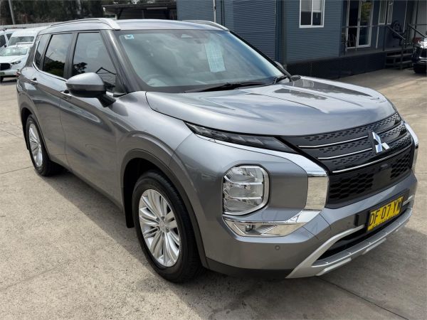 2022 Mitsubishi Outlander ZM LS image