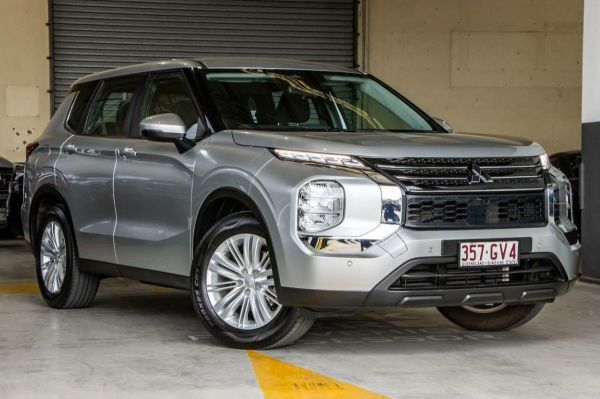 2023 Mitsubishi Outlander ZM ES image