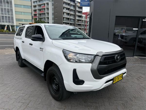 2021 TOYOTA HILUX DOUBLE CAB P/UP GUN126R SR (4x4)