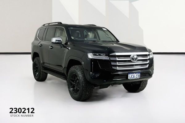2023 Toyota Landcruiser FJA300R Sahara image