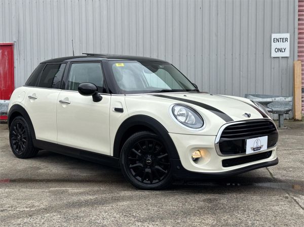 2017 MINI Hatch Hatchback F55 Cooper image