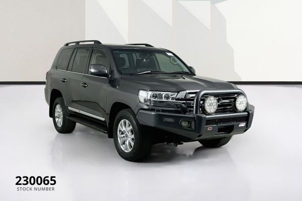 2018 Toyota Landcruiser VDJ200R Sahara image