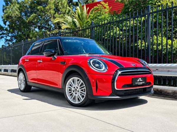 2022 MINI Cooper F55 LCI-2 MINI Yours image