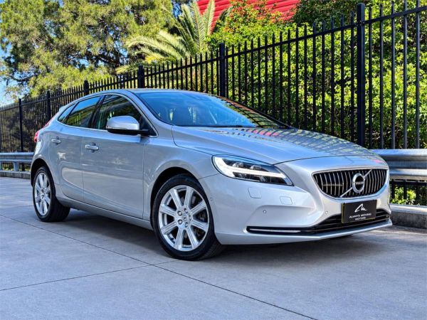 2017 VOLVO V40 5D HATCHBACK M MY17 T4 INSCRIPTION