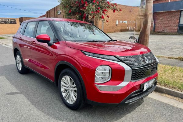2023 Mitsubishi Outlander ZM ES