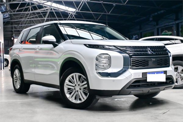 2025 Mitsubishi Outlander ZM ES image