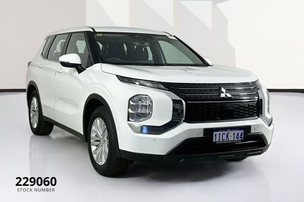 2024 Mitsubishi Outlander ZM ES image