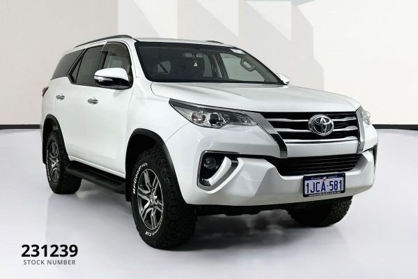 2017 Toyota FORTUNER GXL GUN156R image