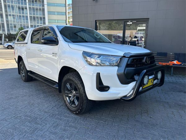 2023 TOYOTA HILUX DOUBLE CAB P/UP GUN126R SR (4x4) image