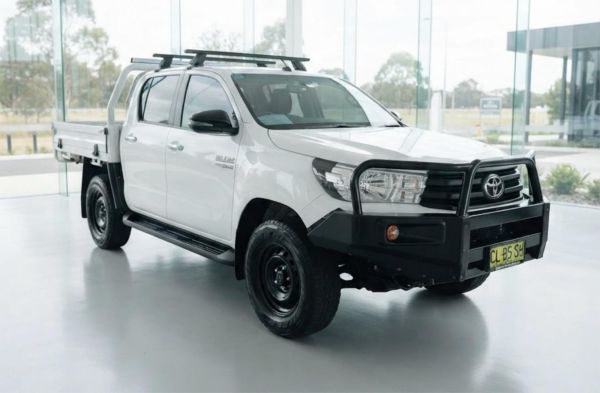 2016 TOYOTA HILUX DUAL C/CHAS GUN126R SR (4x4) image