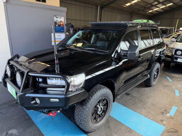 2016 Toyota Landcruiser Sahara Auto 4x4 image