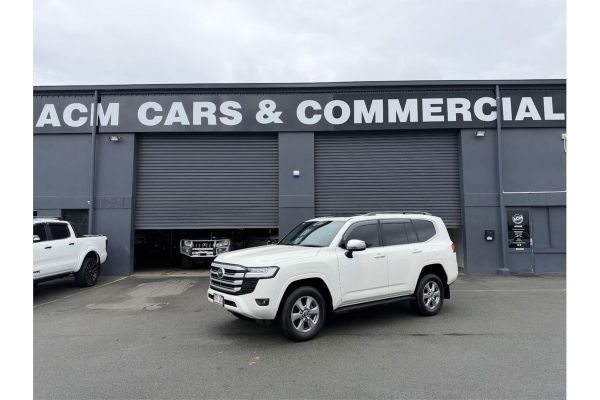 2023 Toyota Landcruiser FJA300R Sahara image