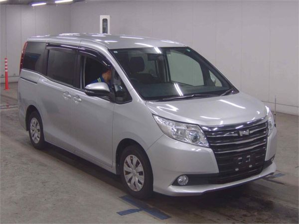 2015 Toyota Noah Hatchback ZRR80 X image