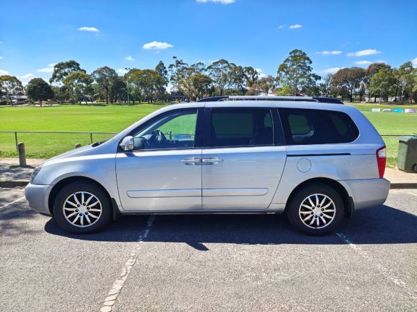 2010 Kia CARNIVAL Wagon image