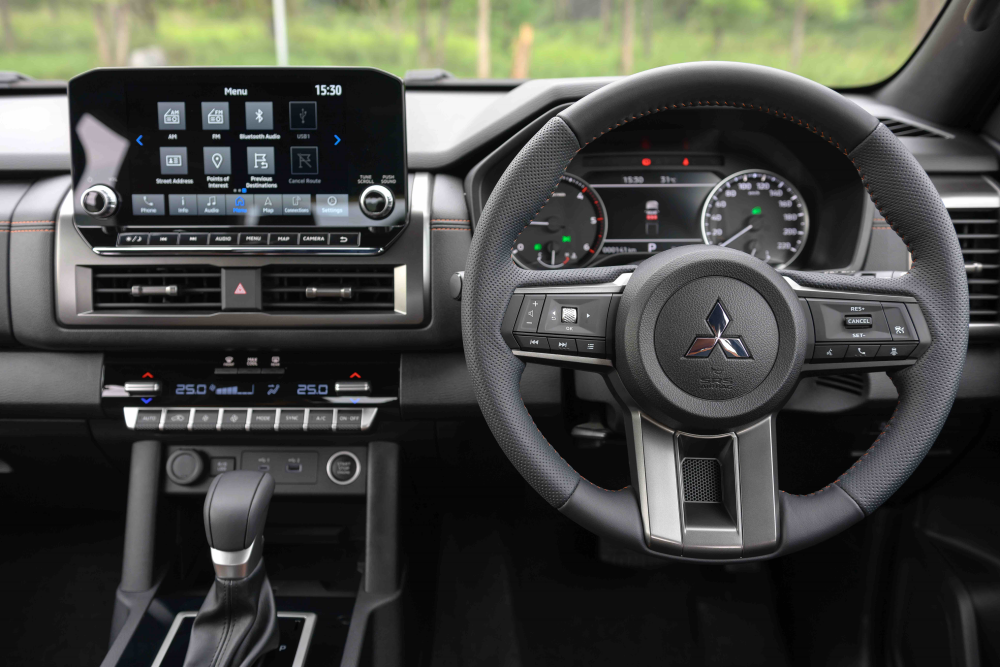 mitsubishi triton car