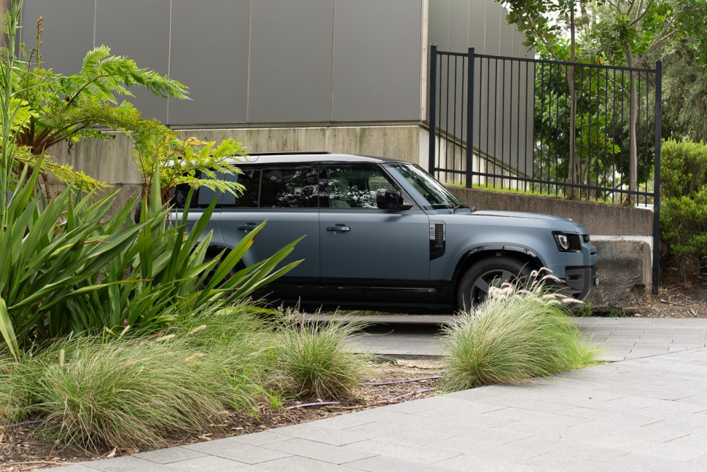 2026 Land Rover Defender 110 P425 X-Dynamic HSE
