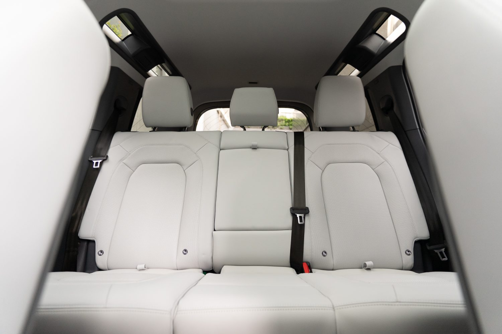 2026 Land Rover Defender 110 P425 X-Dynamic HSE