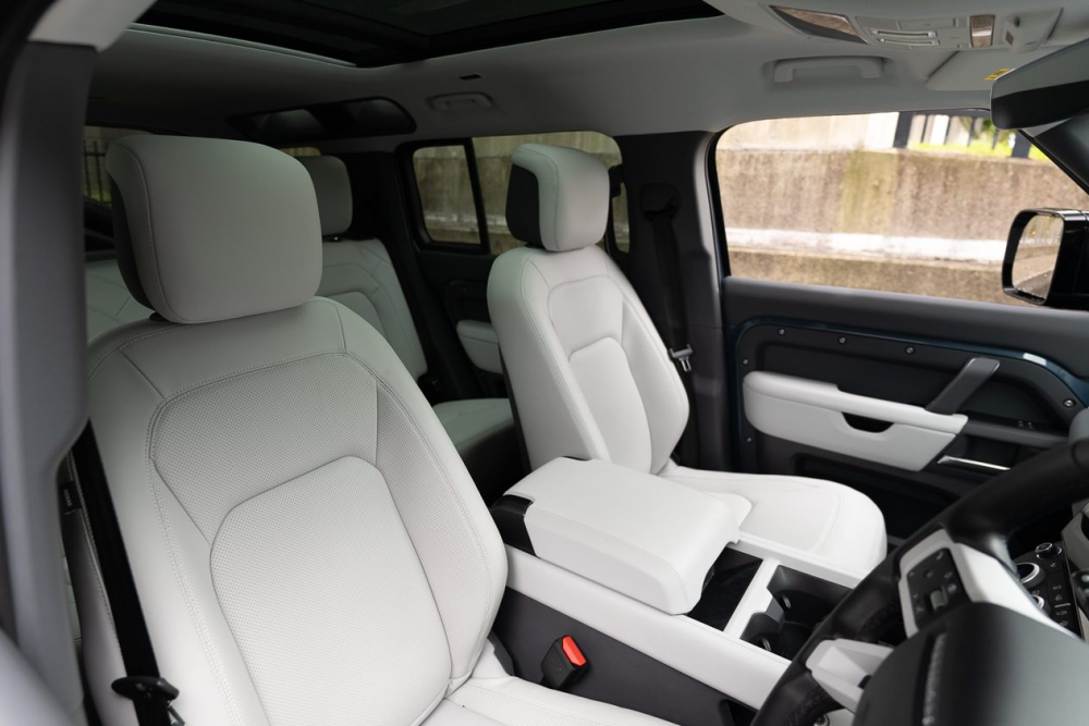 2026 Land Rover Defender 110 P425 X-Dynamic HSE
