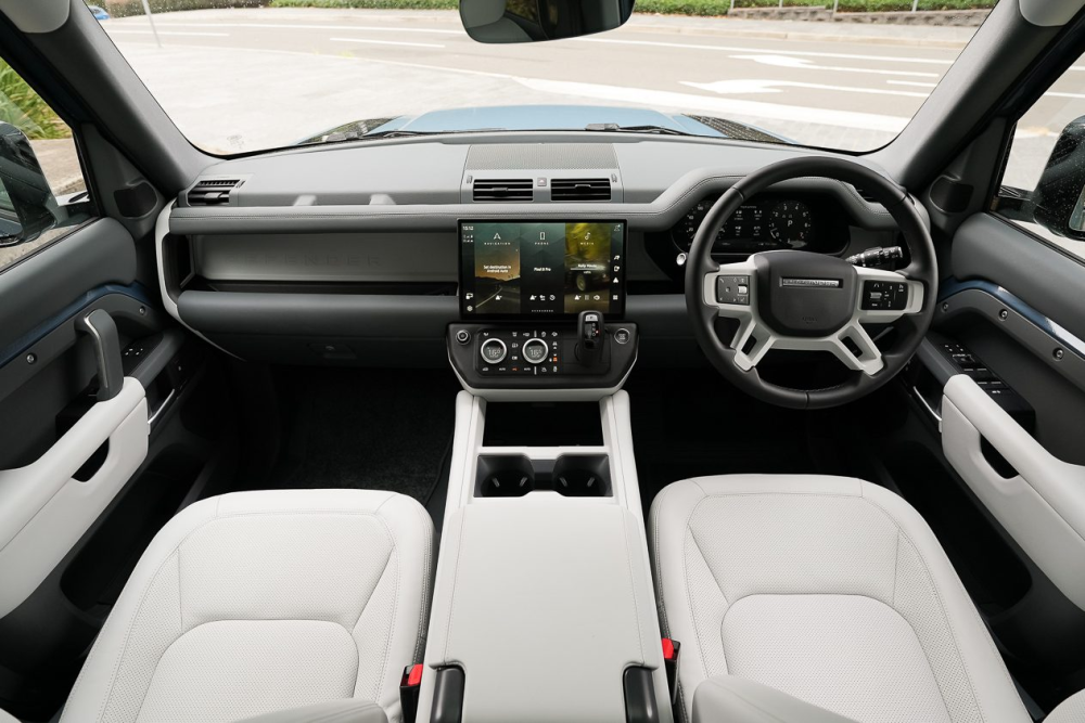 2026 Land Rover Defender 110 P425 X-Dynamic HSE