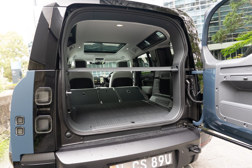 2026 Land Rover Defender 110 P425 X-Dynamic HSE